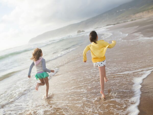 Playas tranquilas para ir con niños en Cádiz: 7 opciones seguras y familiares
